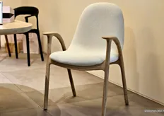 De meubels van GoEs worden gemaakt in een fabriek met een uitgebreide houtbewerkingstraditie, voor makers met nieuwe perspectieven op vooruitstrevend design.